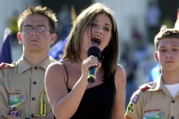 Kelly Clarkson to perform on, host NBC's 'Christmas in Rockefeller Center' Kelly Clarkson to perform on, host NBC's 'Christmas in Rockefeller Center'