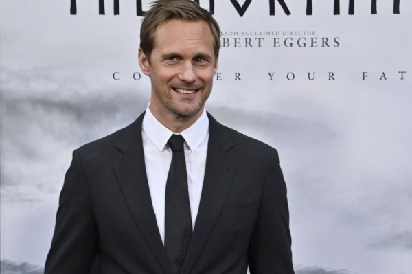 Alexander Skarsgård to star in 'Murderbot' series for Apple TV+ Alexander Skarsgård to star in 'Murderbot' series for Apple TV+