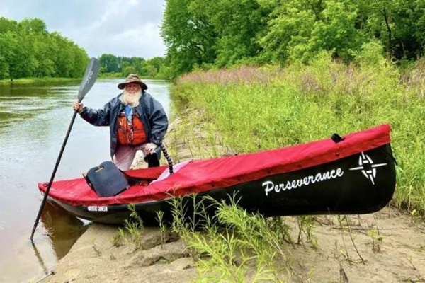 87-year-old man becomes oldest to paddle the Mississippi River 87-year-old man becomes oldest to paddle the Mississippi River