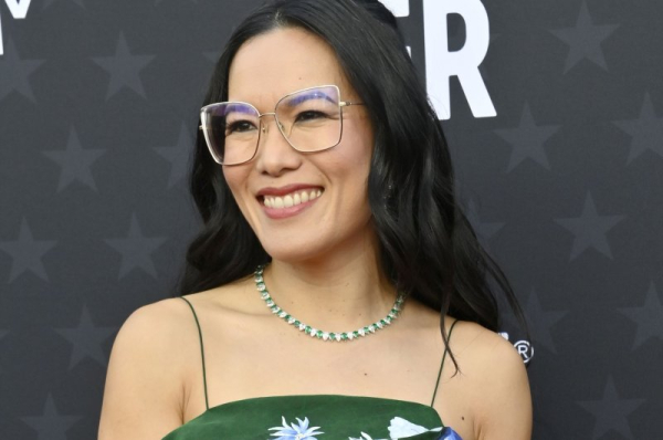 'Beef,' 'Bear,' 'Succession,' 'Oppenheimer' win Critics Choice Awards 'Beef,' 'Bear,' 'Succession,' 'Oppenheimer' win Critics Choice Awards