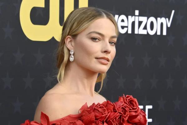 'Beef,' 'Bear,' 'Succession,' 'Oppenheimer' win Critics Choice Awards 'Beef,' 'Bear,' 'Succession,' 'Oppenheimer' win Critics Choice Awards