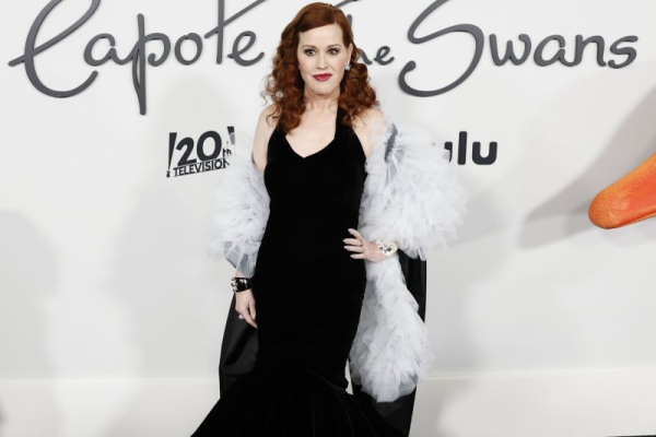 'Feud' star Molly Ringwald: Swans treated Truman Capote like court jester 'Feud' star Molly Ringwald: Swans treated Truman Capote like court jester