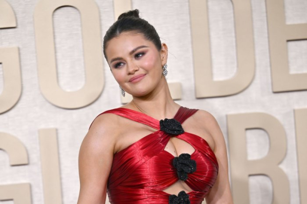 'Ghosts' star Rose McIver debuts baby bump on Golden Globes red carpet 'Ghosts' star Rose McIver debuts baby bump on Golden Globes red carpet