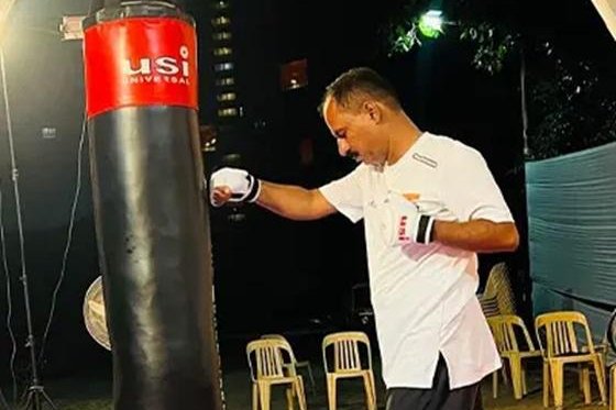 Indian man punches punching bag for 55 hours, 15 minutes Indian man punches punching bag for 55 hours, 15 minutes