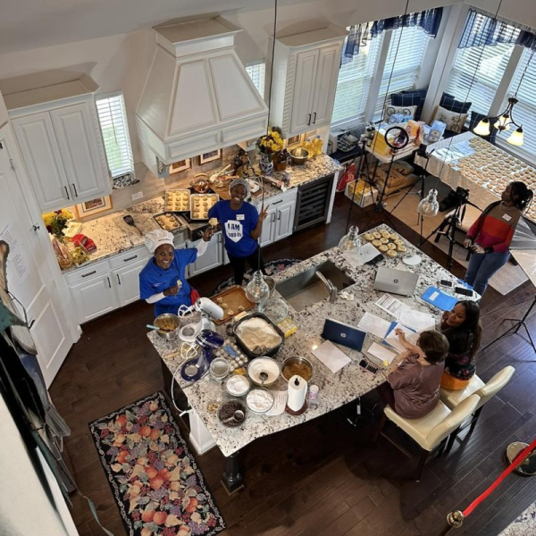 Texas woman bakes for 55 hours to attempt world record Texas woman bakes for 55 hours to attempt world record