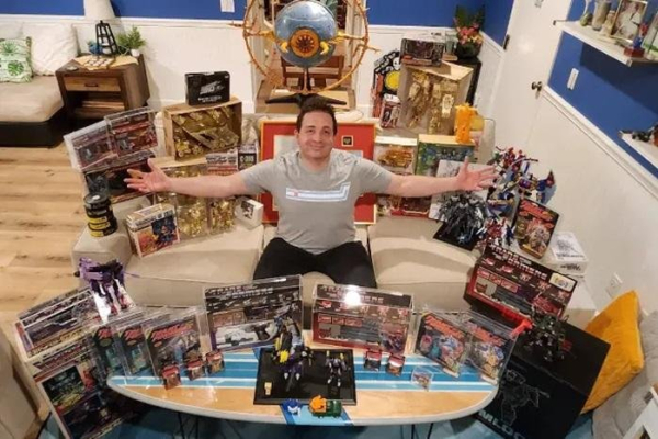 California collects 10,568 pieces of Transformers memorabilia California collects 10,568 pieces of Transformers memorabilia