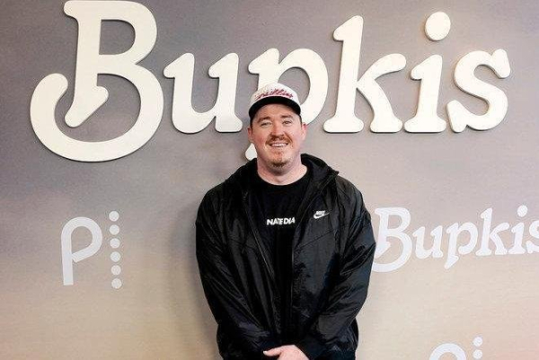 Comedian Shane Gillis jokes about 'SNL' firing while guest hosting show Comedian Shane Gillis jokes about 'SNL' firing while guest hosting show