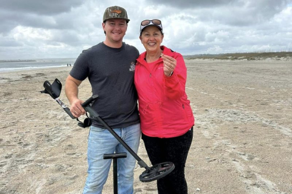 Amateur archaeologist finds N.C. woman's lost wedding ring Amateur archaeologist finds N.C. woman's lost wedding ring