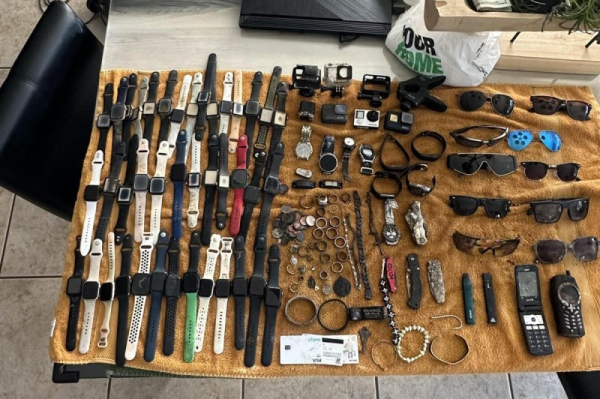 Diver has found about 200 Apple Watches in Indiana lakes Diver has found about 200 Apple Watches in Indiana lakes