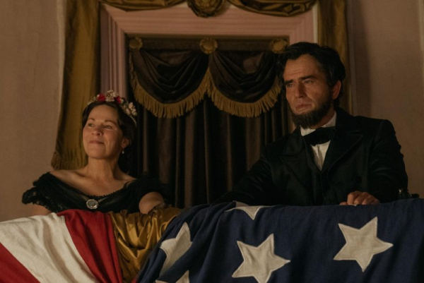 Hamish Linklater: Lincoln was on 'date night' when he was killed in 'Manhunt' Hamish Linklater: Lincoln was on 'date night' when he was killed in 'Manhunt'