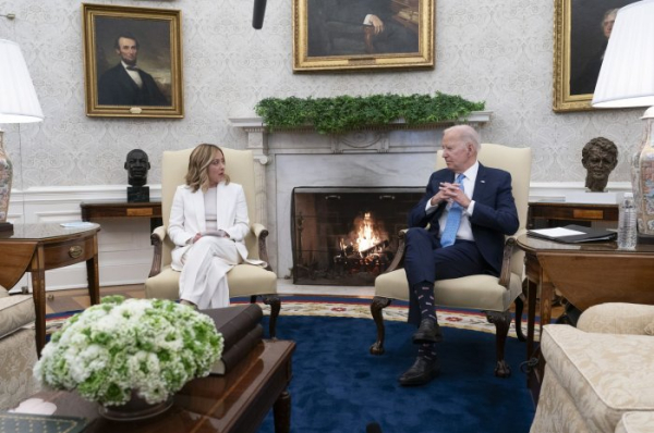 'SNL' mocks defenders of U.S. President Joe Biden's age and acuity 'SNL' mocks defenders of U.S. President Joe Biden's age and acuity