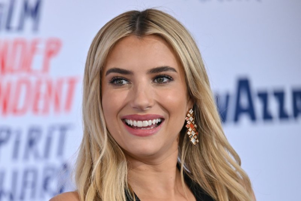 Emma Roberts had lip gloss 'all over' after Kim Kardashian kiss for 'AHS: Delicate' Emma Roberts had lip gloss 'all over' after Kim Kardashian kiss for 'AHS: Delicate'