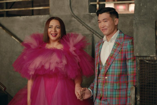 Maya Rudolph, 'Loot' cast consider billions of dollars absurd Maya Rudolph, 'Loot' cast consider billions of dollars absurd