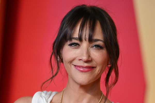 Rashida Jones meets 'Sunny' the robot Rashida Jones meets 'Sunny' the robot