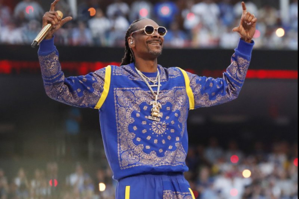 Michael Phelps gives Snoop Dogg swimming tips Michael Phelps gives Snoop Dogg swimming tips