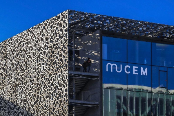 French museum invites naturism exhibit visitors to disrobe French museum invites naturism exhibit visitors to disrobe