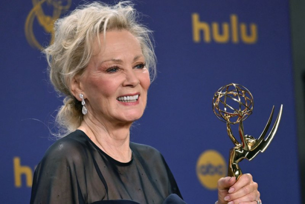 Jean Smart, Michael Keaton, Ariana Grande, John Mulaney to guest host 'SNL' in S50 Jean Smart, Michael Keaton, Ariana Grande, John Mulaney to guest host 'SNL' in S50