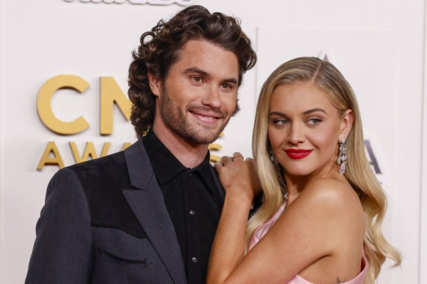 'Tonight Show': Kelsea Ballerini recalls Chase Stokes' kindness to fan on early flight 'Tonight Show': Kelsea Ballerini recalls Chase Stokes' kindness to fan on early flight