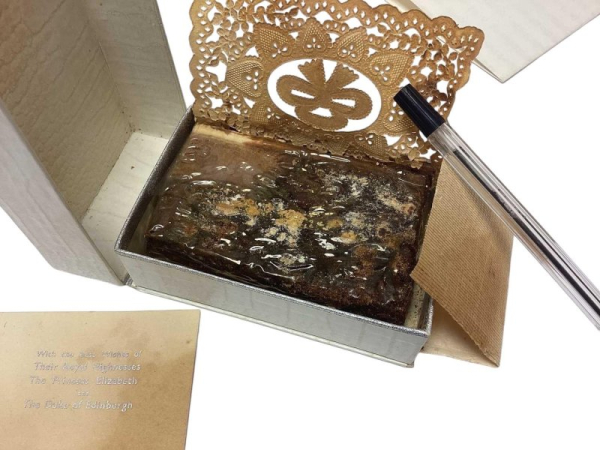 77-year-old slice of Queen Elizabeth II's wedding cake sells for $2,800 77-year-old slice of Queen Elizabeth II's wedding cake sells for $2,800