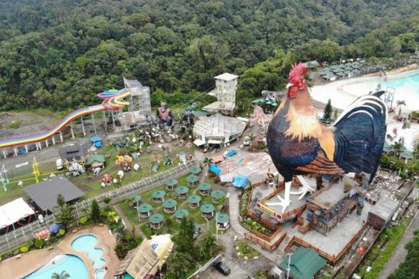 Philippines resort features world's largest chicken-shaped building Philippines resort features world's largest chicken-shaped building