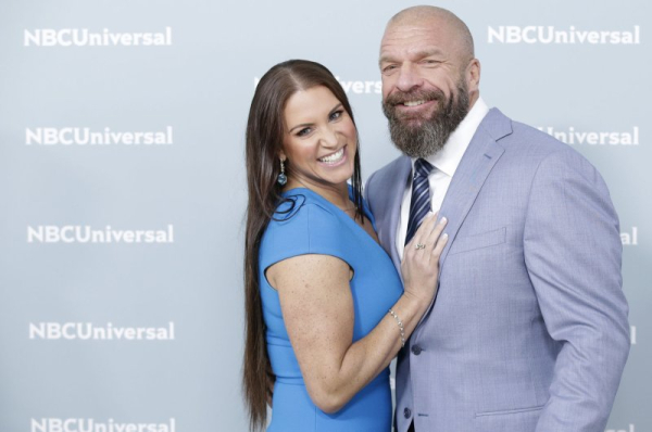 Netflix unveils new 'WWE Raw' logo ahead of Jan. 6 premiere Netflix unveils new 'WWE Raw' logo ahead of Jan. 6 premiere