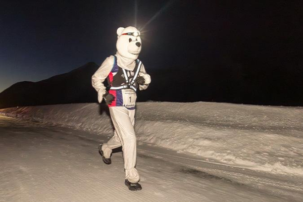 Ice marathon runner dons polar bear suit, breaks world record Ice marathon runner dons polar bear suit, breaks world record