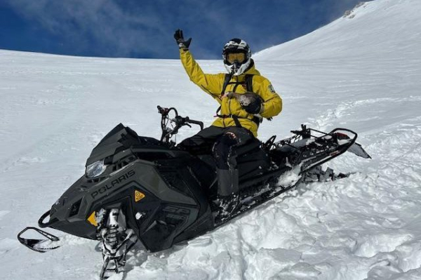 Rangers rescue goose 10,000 feet up a California mountain Rangers rescue goose 10,000 feet up a California mountain