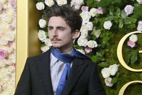 Timothee Chalamet sings Bob Dylan, talks awards losses while hosting 'SNL' Timothee Chalamet sings Bob Dylan, talks awards losses while hosting 'SNL'