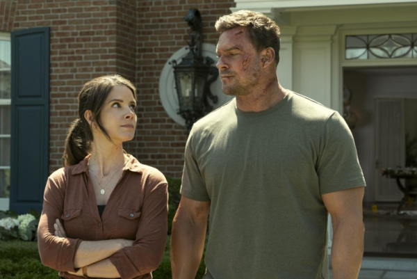 Alan Ritchson reacts to using that tiny shoe phone in 'Reacher' S3 Alan Ritchson reacts to using that tiny shoe phone in 'Reacher' S3