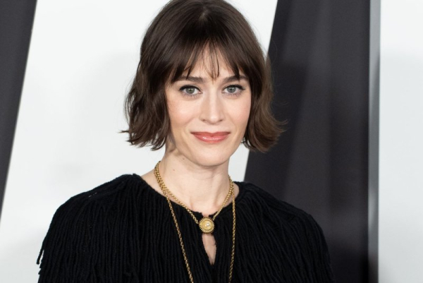 Lizzy Caplan: 'Zero Day' balances family drama with national crisis Lizzy Caplan: 'Zero Day' balances family drama with national crisis