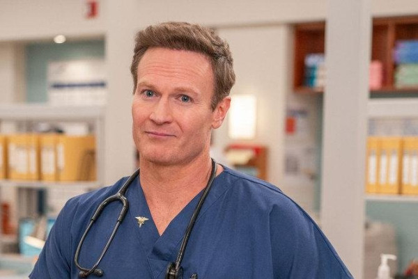 'St. Denis' star Josh Lawson: 'You want a surgeon to be cocky' 'St. Denis' star Josh Lawson: 'You want a surgeon to be cocky'