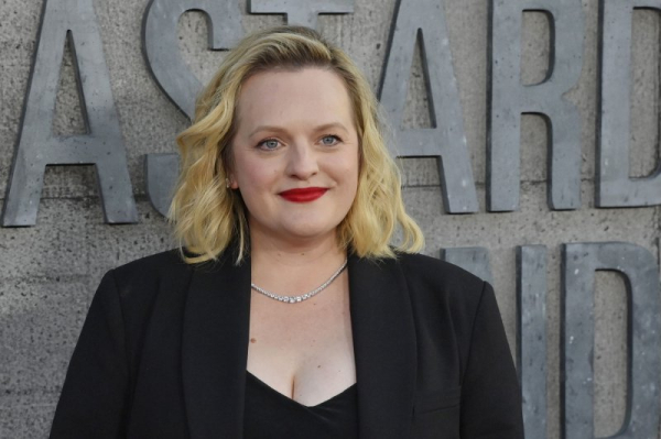 Elisabeth Moss, Yvonne Strahovski attend 'Handmaid's Tale' Season 6 premiere