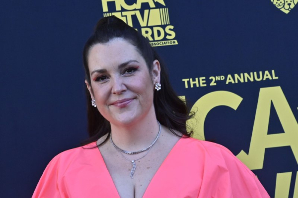 Melanie Lynskey talks 'crazy' Hilary Swank scene on 'Yellowjackets'