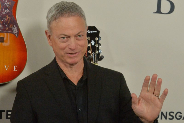 Joe Mantegna, Gary Sinise to host National Memorial Day Concert in D.C.