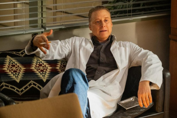 Alan Tudyk: Harry embraces his humanity in 'Resident Alien' S4