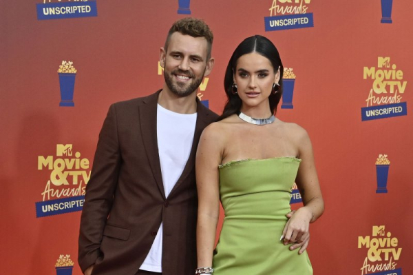 'Bachelor's' Nick Viall, Natalie Joy to host Netflix dating series