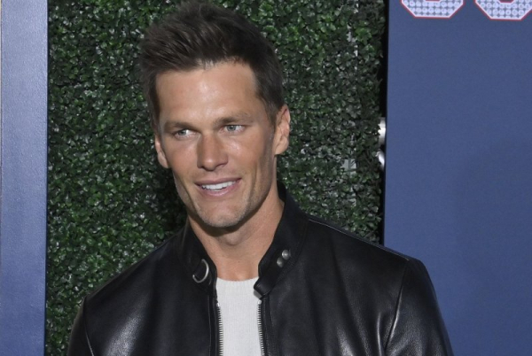 Tom Brady takes over U.K. soccer team in 'Brady & the Blues' trailer
