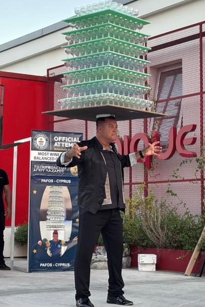 Cypriot balances 511 wine glasses on his head