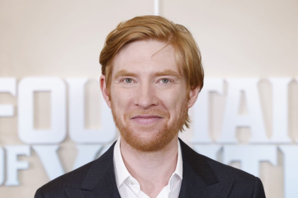 Domhnall Gleeson holds a fake meeting in 'The Paper' trailer