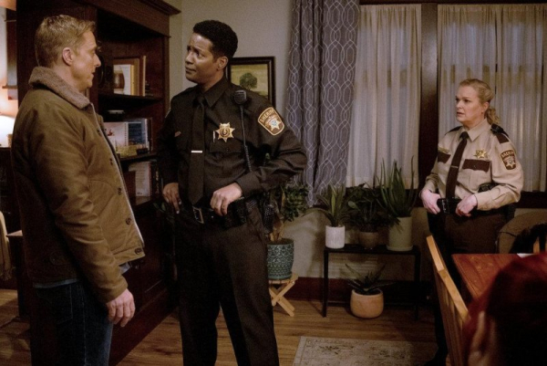 Elizabeth Bowen: Liv, Mike are equal partners by 'Resident Alien' S4