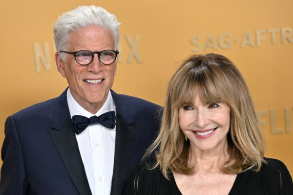 'Man on the Inside' Season 2 pics show Steenburgen, Strathairn, more