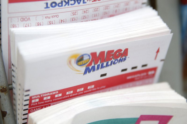 Clerk's mistake leads to S.C. woman's $303,000 lottery jackpot