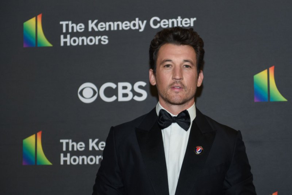 Teller plays 'Property' twins in 'SNL' lampoon of Trump's ballroom