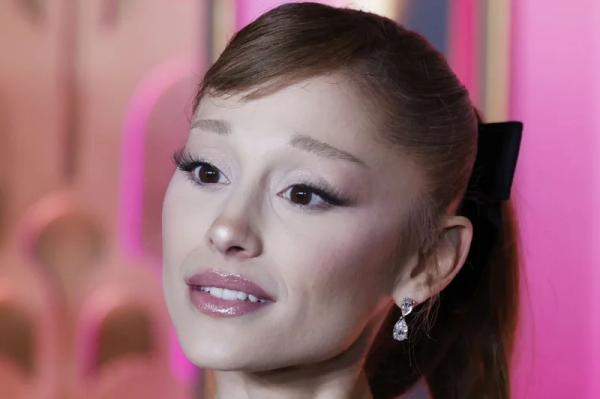 Ariana Grande plays Kevin in 'Home Alone' horror spoof for 'SNL'