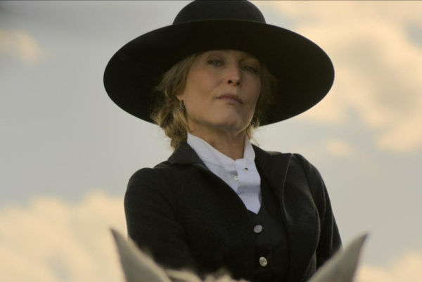 Gillian Anderson: Fierce Fiona infuriates Constance in 'Abandons'