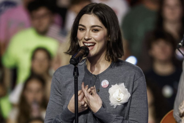 Gracie Abrams, Taylor Swift's mom to appear in Swift docuseries