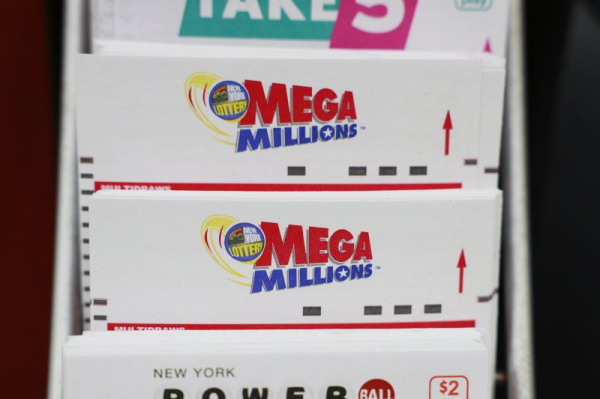 Illinois woman buys wrong lottery ticket, wins $250,000