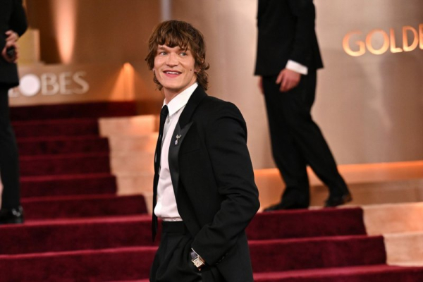 'Heated Rivalry' stars carry Olympic torch in Italy