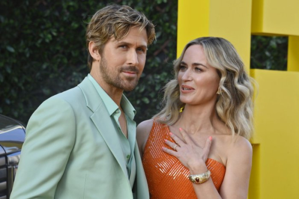 Harry Styles crashes Ryan Gosling's guest hosting gig on 'SNL'