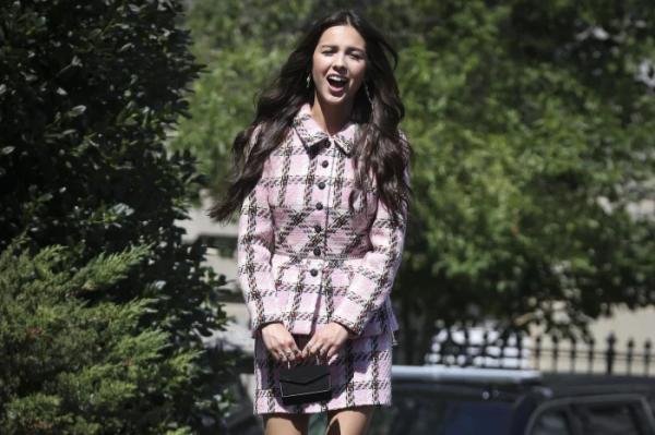 'SNL' lines up Rodrigo, Damon, Ferrell as final Season 51 guest hosts